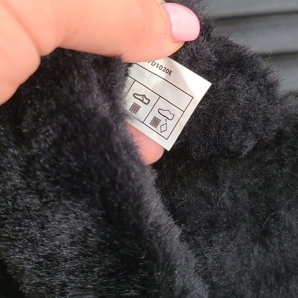 Koolaburra by Ugg black faux fur  slides - Picture 6 of 7